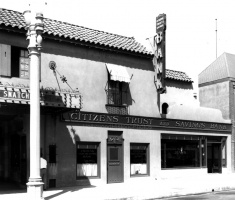 Larchmont Blvd. - Citizens Bank 1927